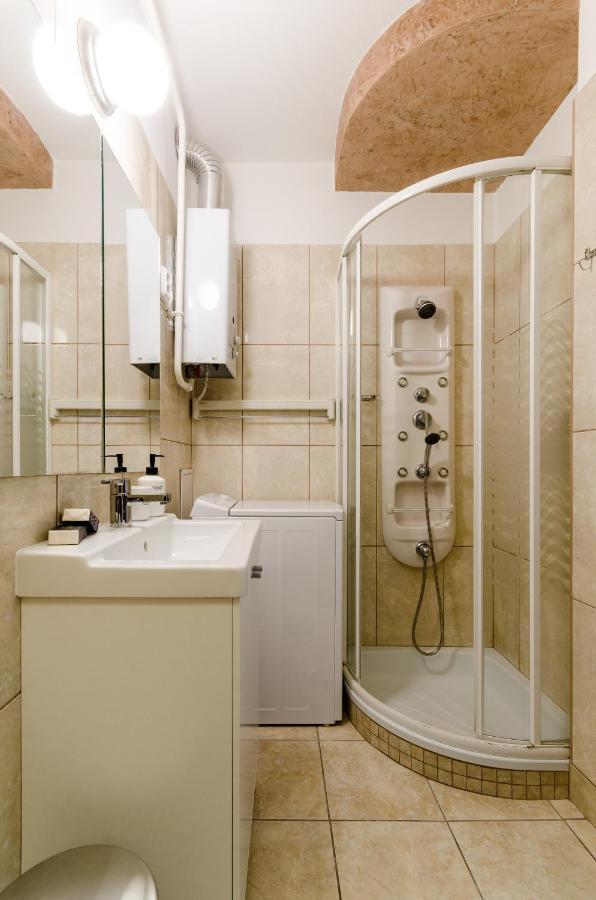 Paulay'S Studio Apartment In The City Center. Budapest Bagian luar foto